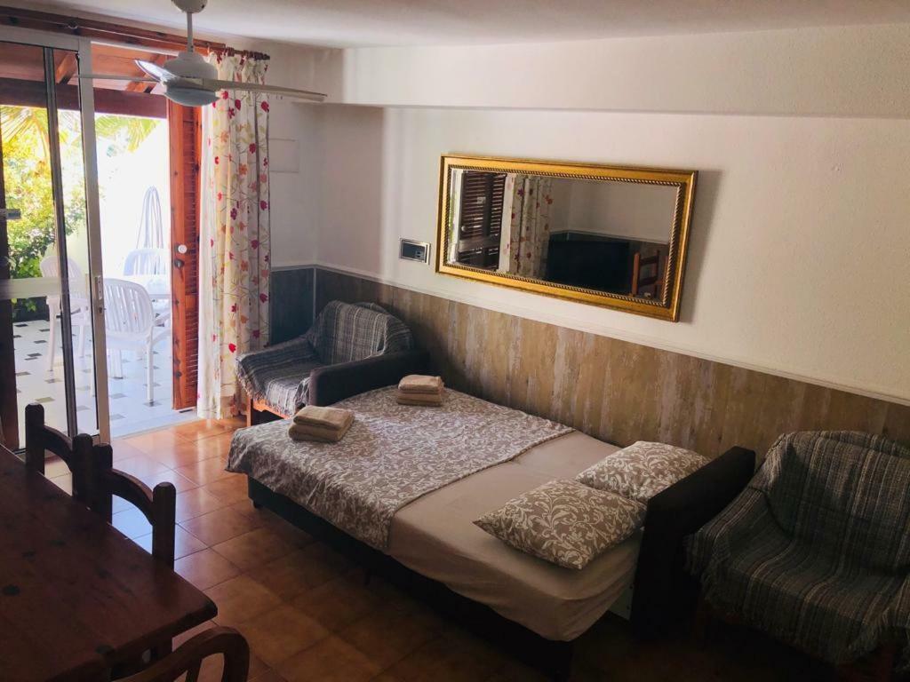 First Line Appartement Arona  Buitenkant foto