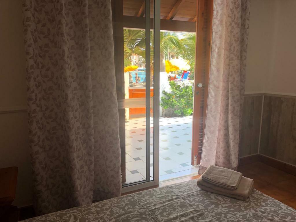 First Line Appartement Arona  Buitenkant foto